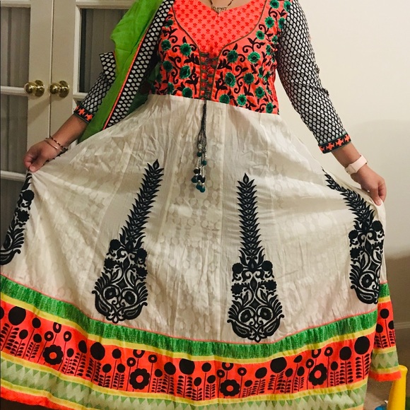 White with peachy pink combination indian dress - Picture 7 of 8